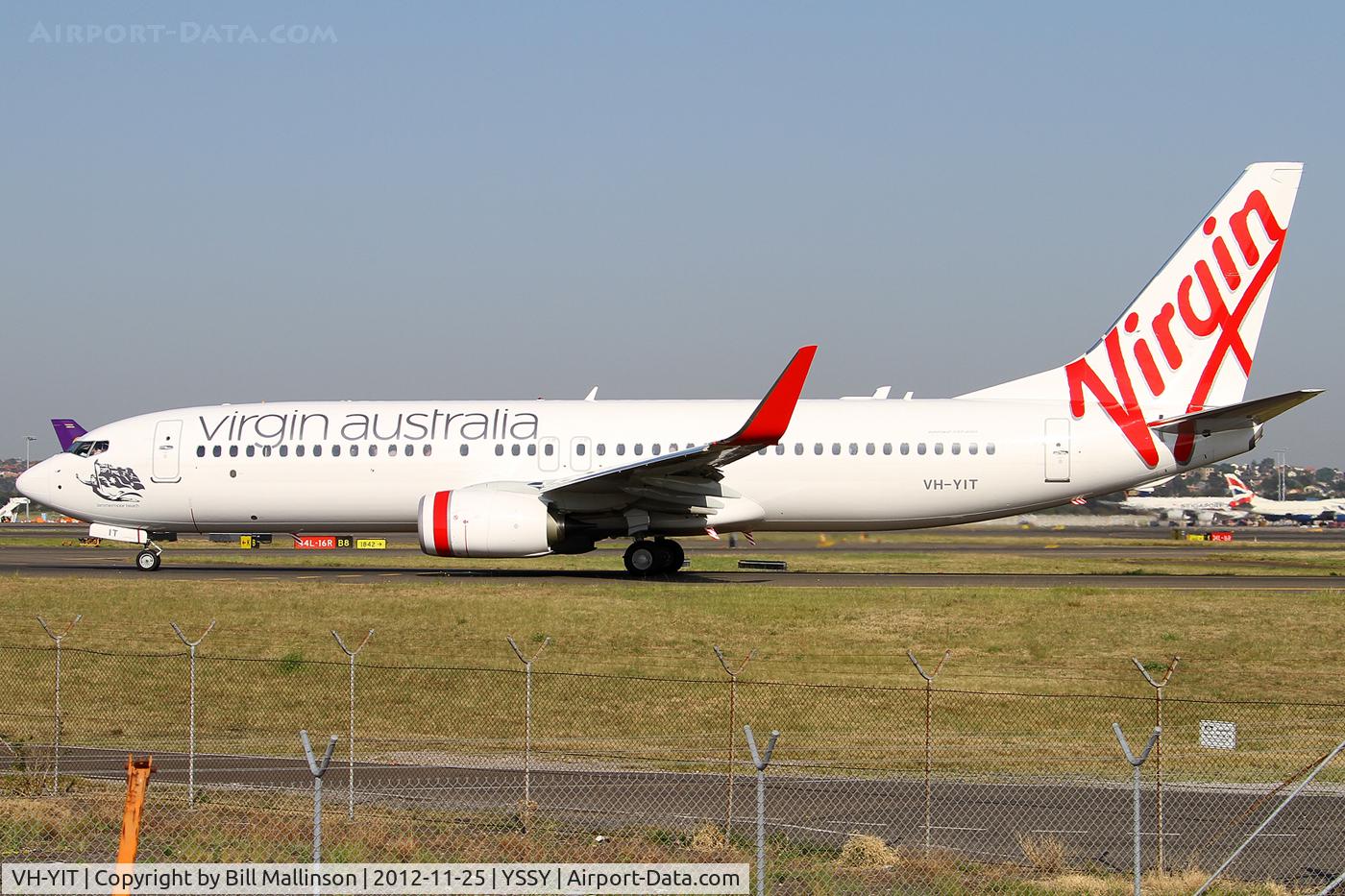 VH-YIT, 2012 Boeing 737-8FE C/N 38717, TAXIING