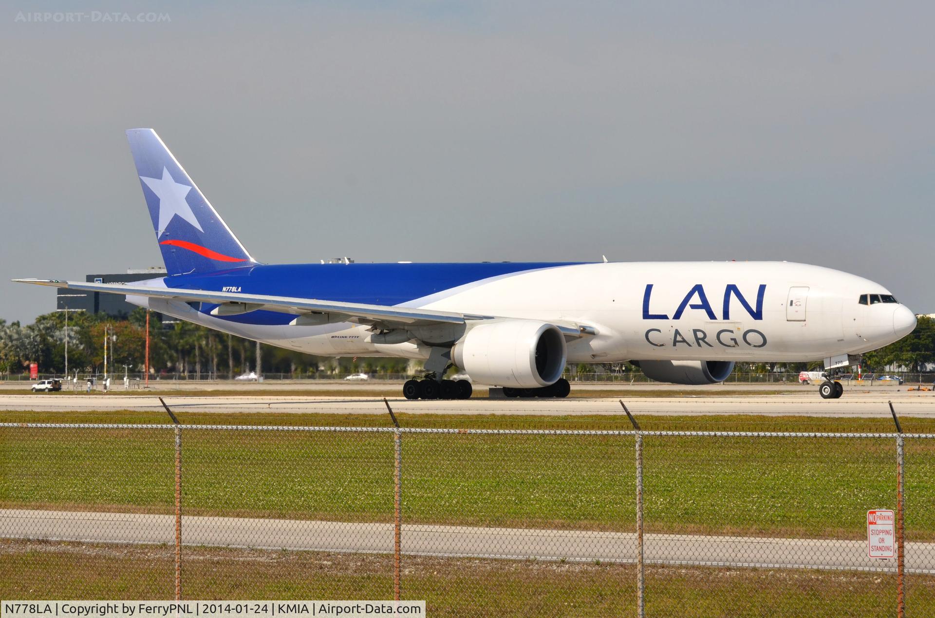 N778LA, 2012 Boeing 777-F6N C/N 41518, Lan Cargo B772F lining-up