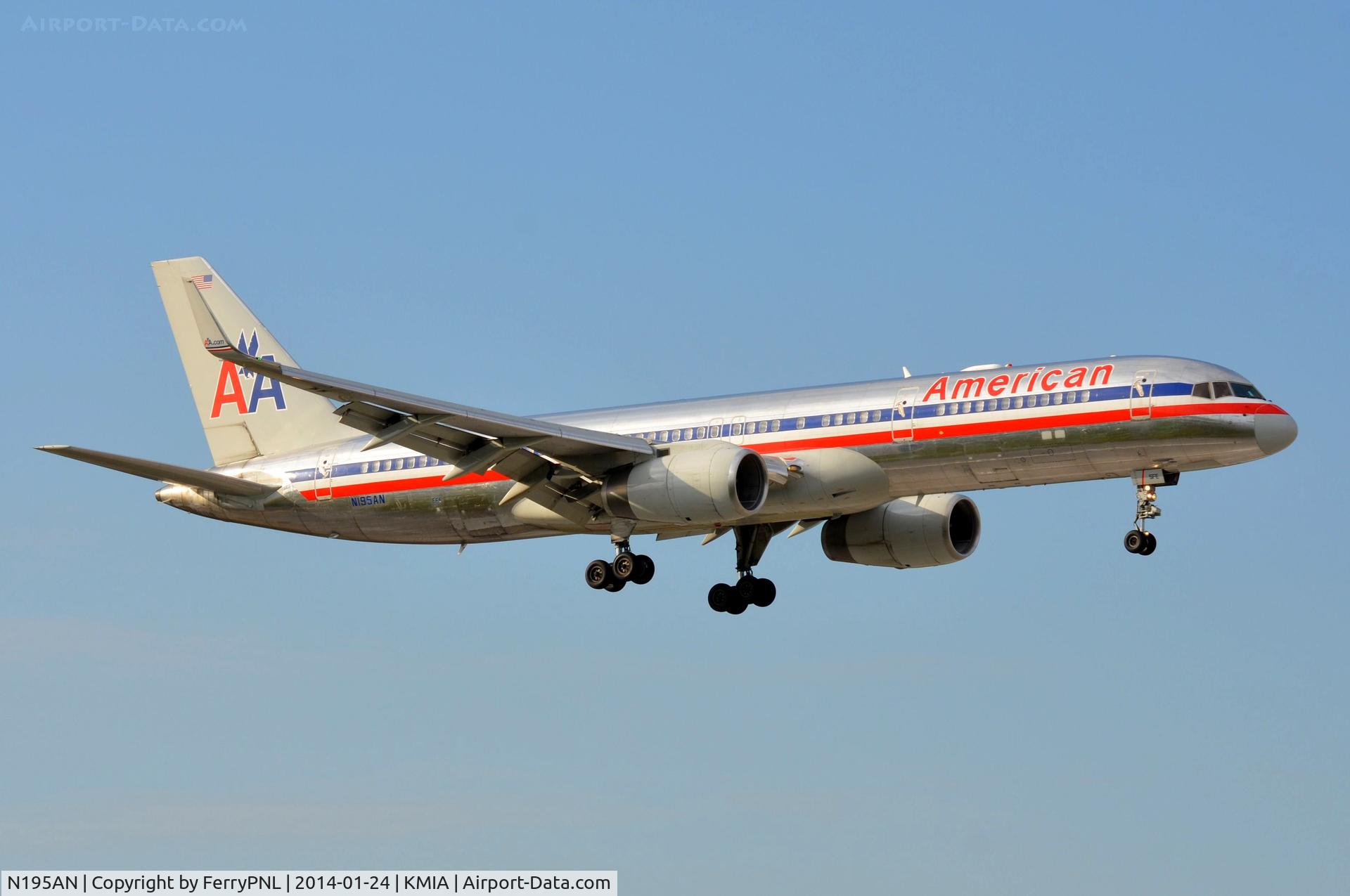 N195AN, 2001 Boeing 757-223 C/N 32389, AA B752 about to land.