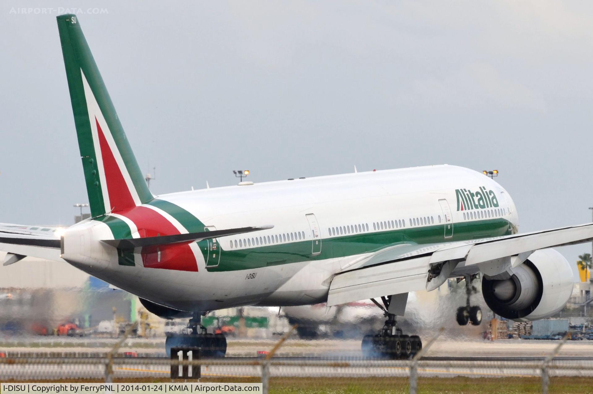 I-DISU, 2002 Boeing 777-243/ER C/N 32858, Touch-down