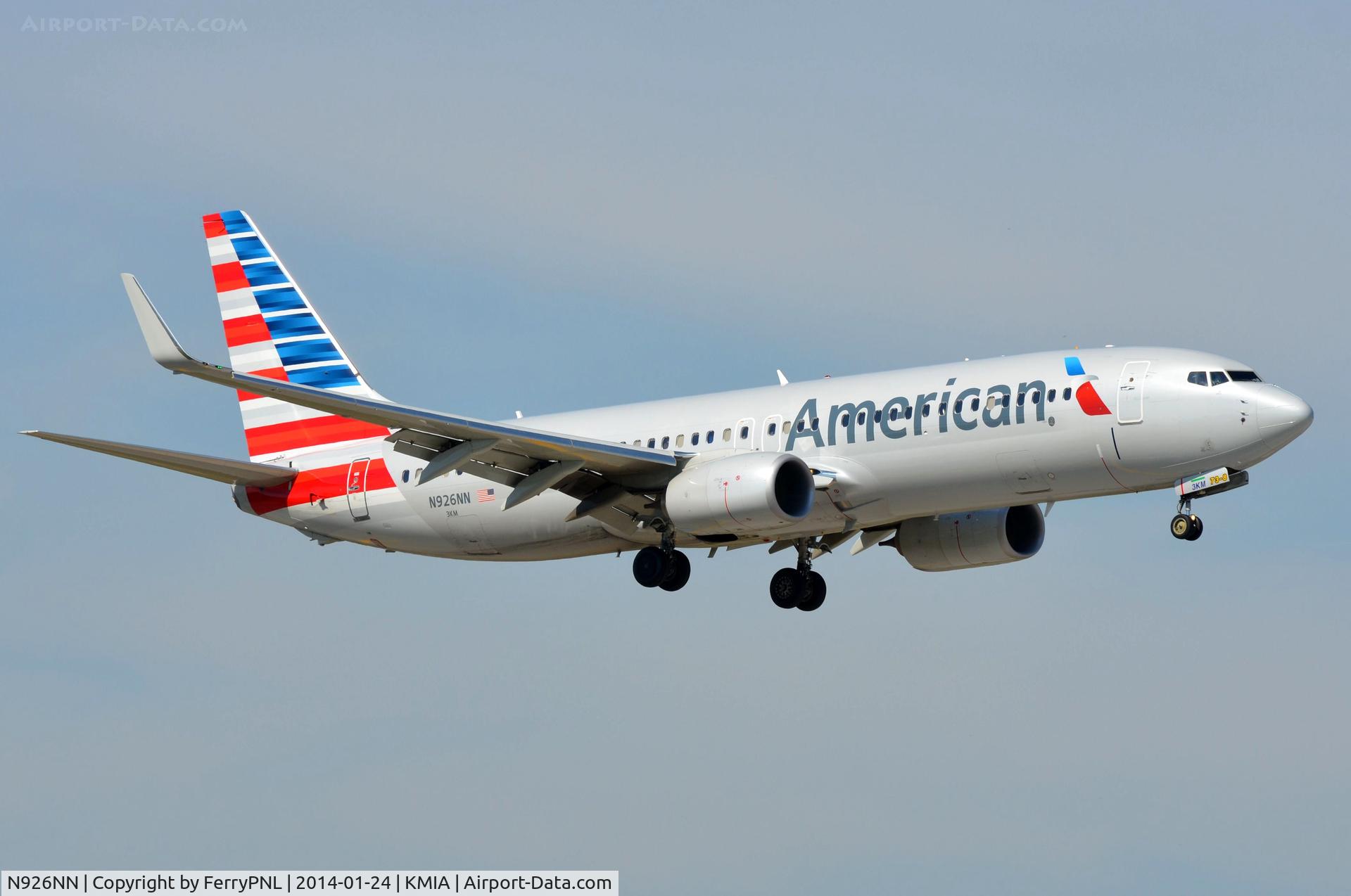 N926NN, 2013 Boeing 737-823 C/N 33321, American B738 landing