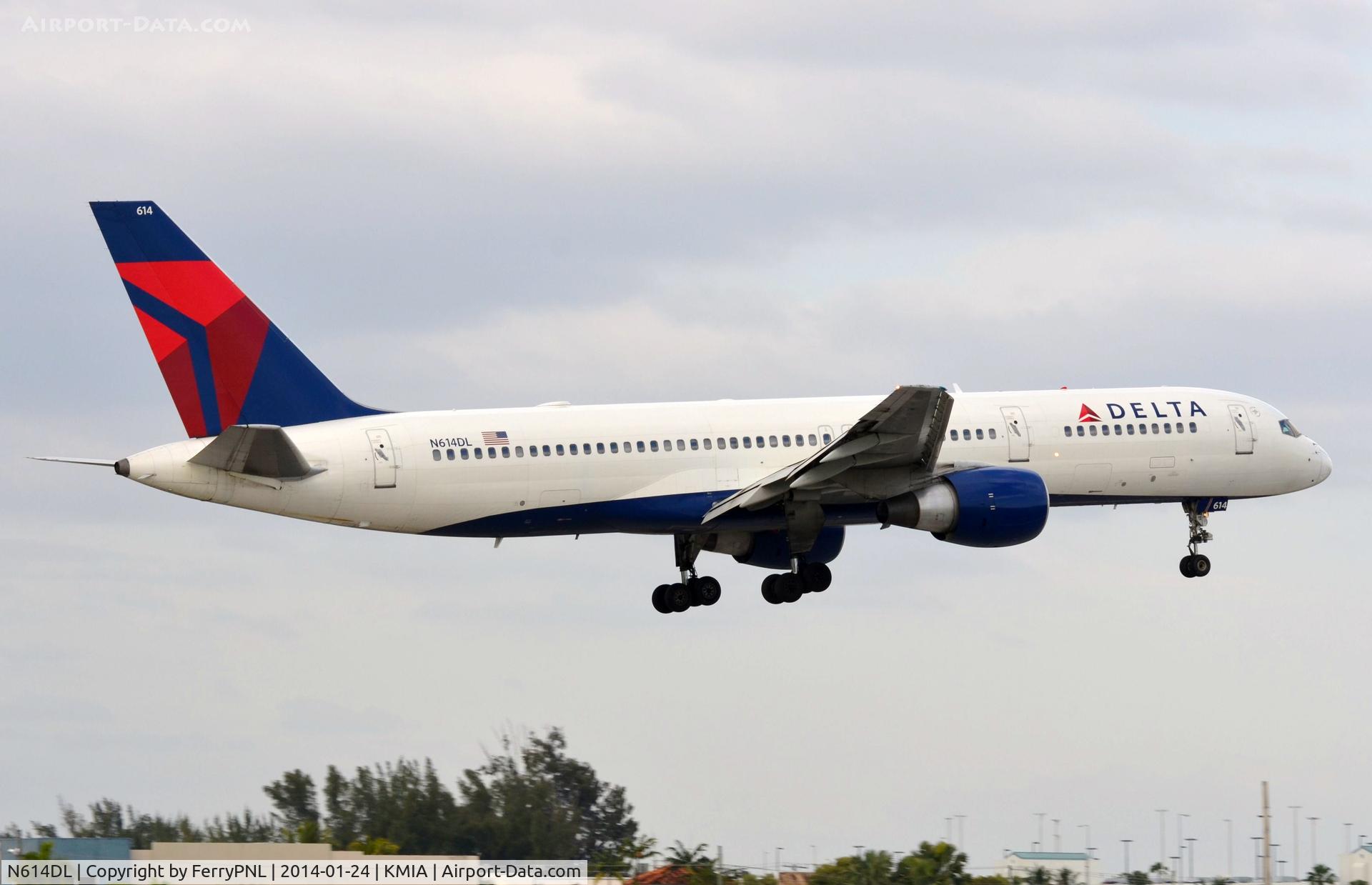 N614DL, 1985 Boeing 757-232 C/N 22821, Delta B752 landing