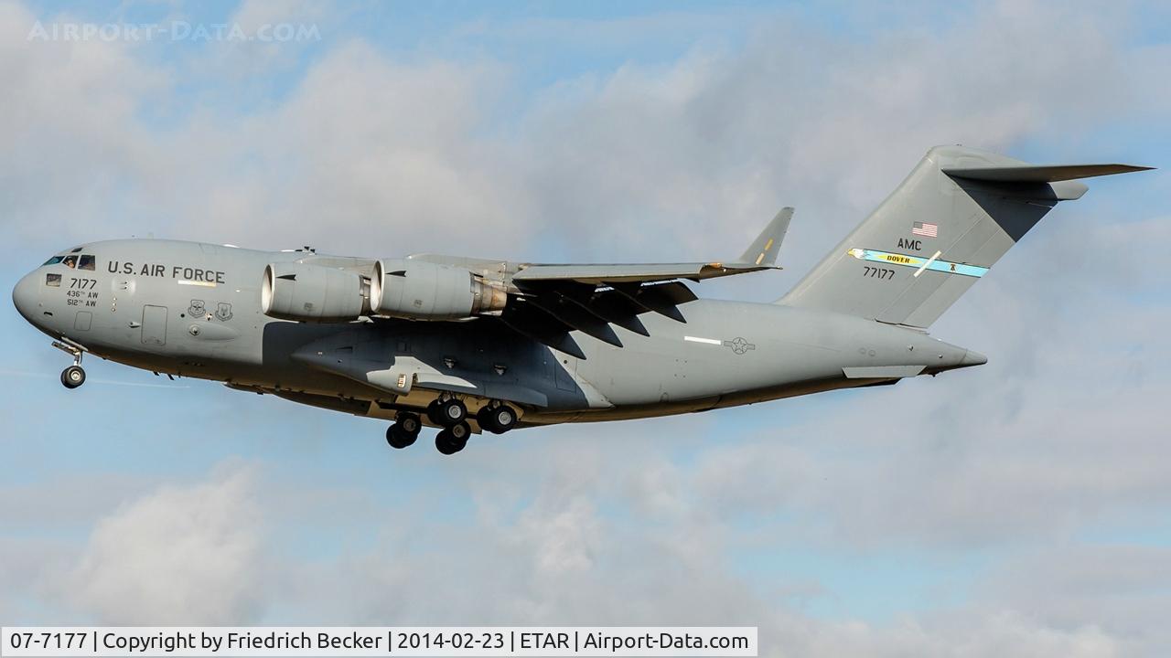 07-7177, 2007 Boeing C-17A Globemaster III C/N P-177, on final at RW26