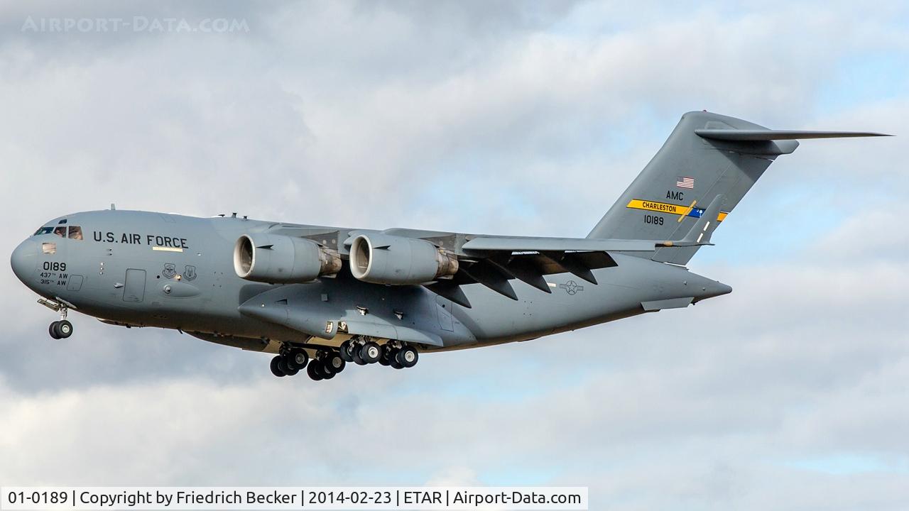 01-0189, 2002 Boeing C-17A Globemaster III C/N P-89, on final at RW26