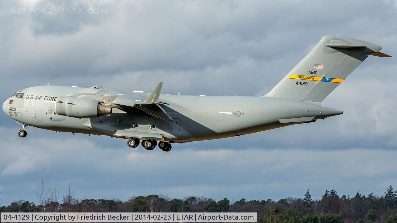 04-4129, 2004 Boeing C-17A Globemaster III C/N P-129, on final at RW26