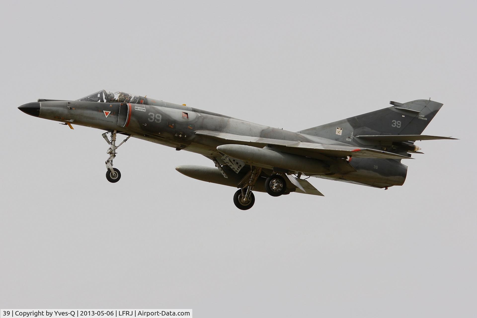 39, Dassault Super Etendard C/N 39, French Naval Aviation Dassault Super Etendard M (SEM), Short Approach Rwy 26, Landivisiau Naval Air Base (LFRJ)