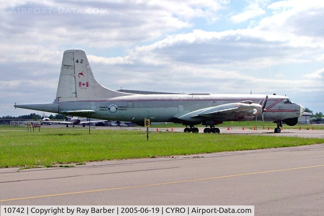 10742, Canadair CP-107 Argus 2 (CL-28-2) C/N 33, Canadair CL-28 Argus Mk.2 [33] Rockcliffe~C 19/06/2005