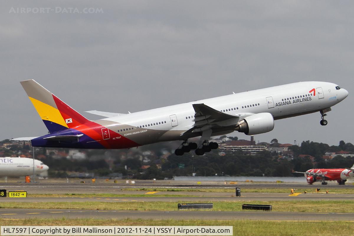 HL7597, 2001 Boeing 777-28E/ER C/N 28686, away from 34L