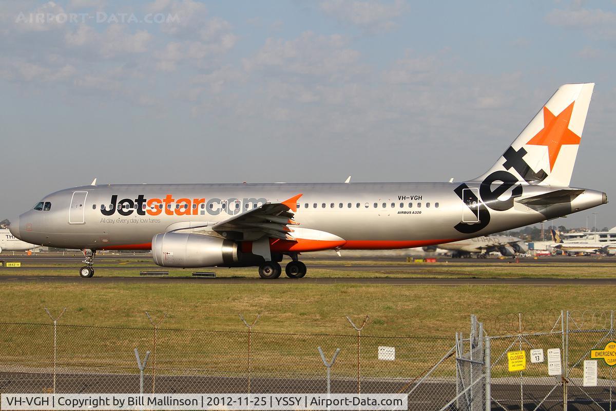 VH-VGH, 2010 Airbus A320-232 C/N 4495, taxiing to 34R
