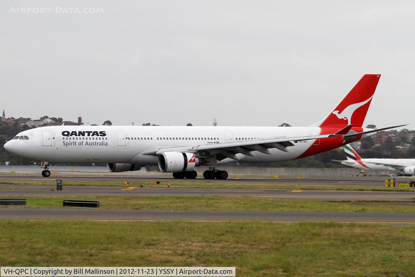 VH-QPC, 2003 Airbus A330-303 C/N 564, reverse thrusting on 16R