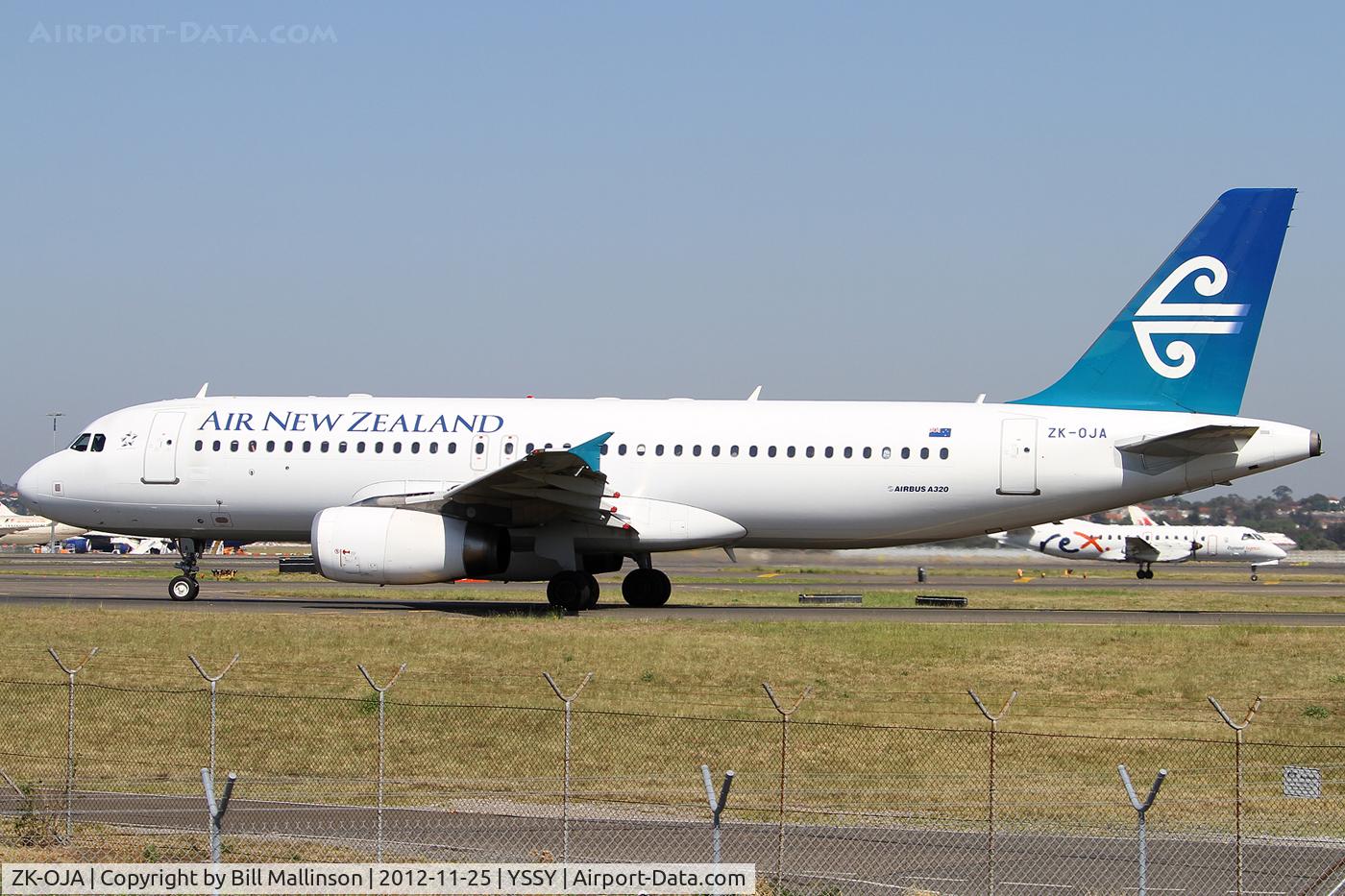 ZK-OJA, 2003 Airbus A320-232 C/N 2085, taxi to 34R