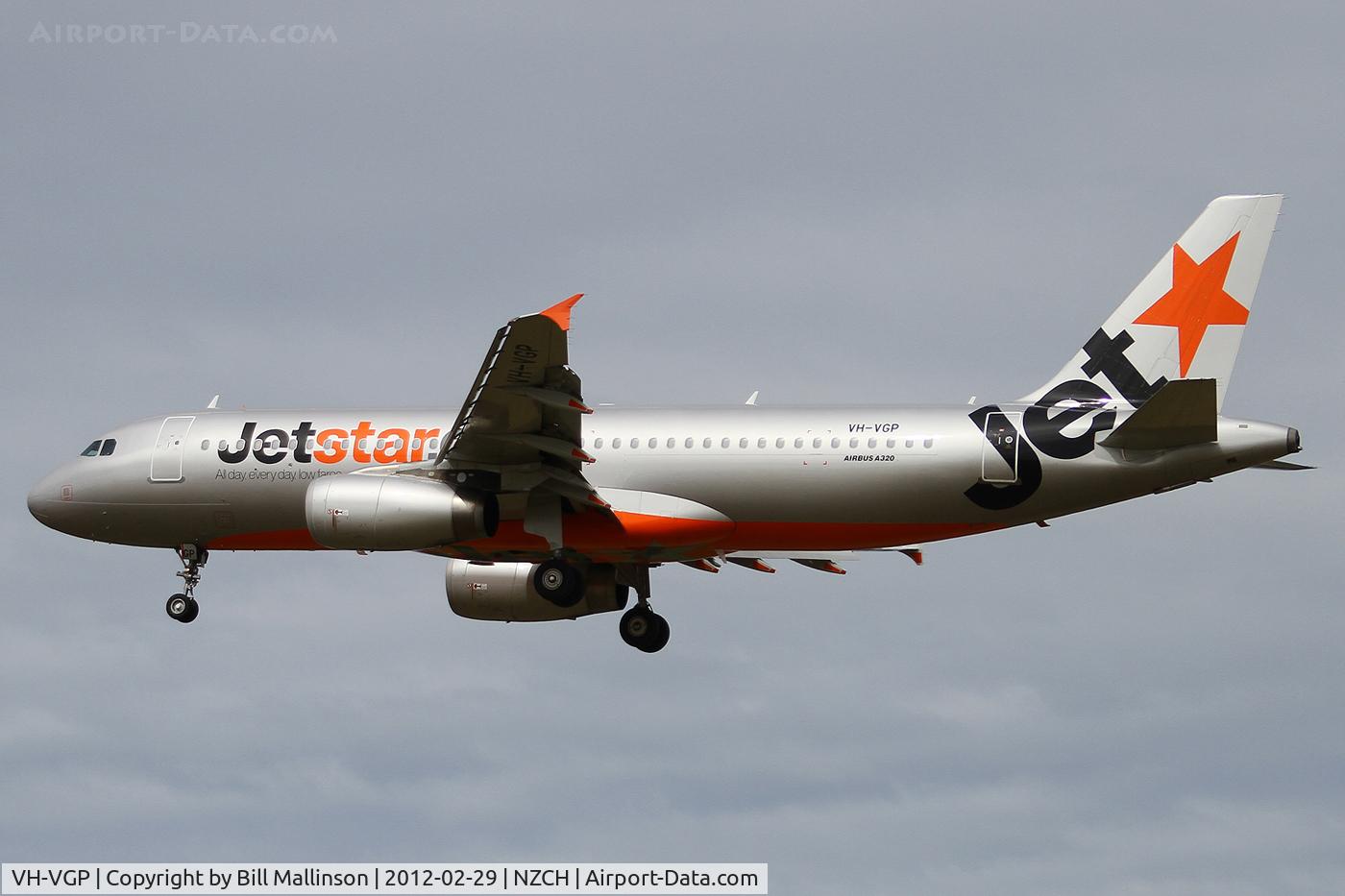 VH-VGP, 2010 Airbus A320-232 C/N 4343, finals to 02