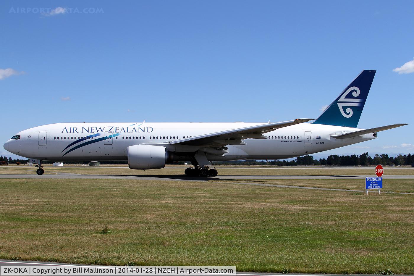 ZK-OKA, 2005 Boeing 777-219/ER C/N 29404, NZ90 taxis to 02 bound for AKL