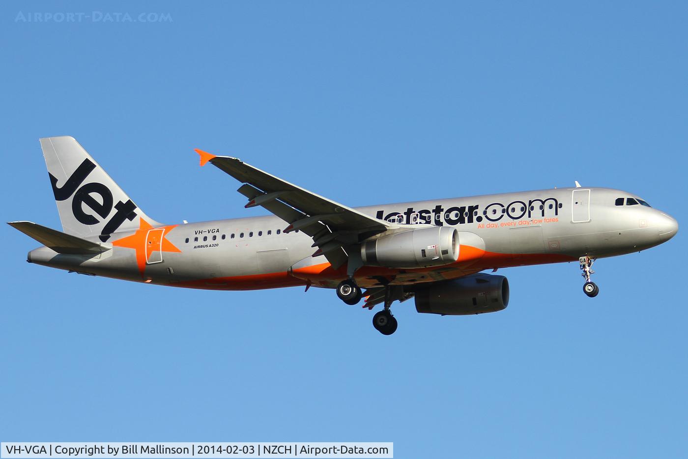 VH-VGA, 2011 Airbus A320-232 C/N 4899, finals to 02