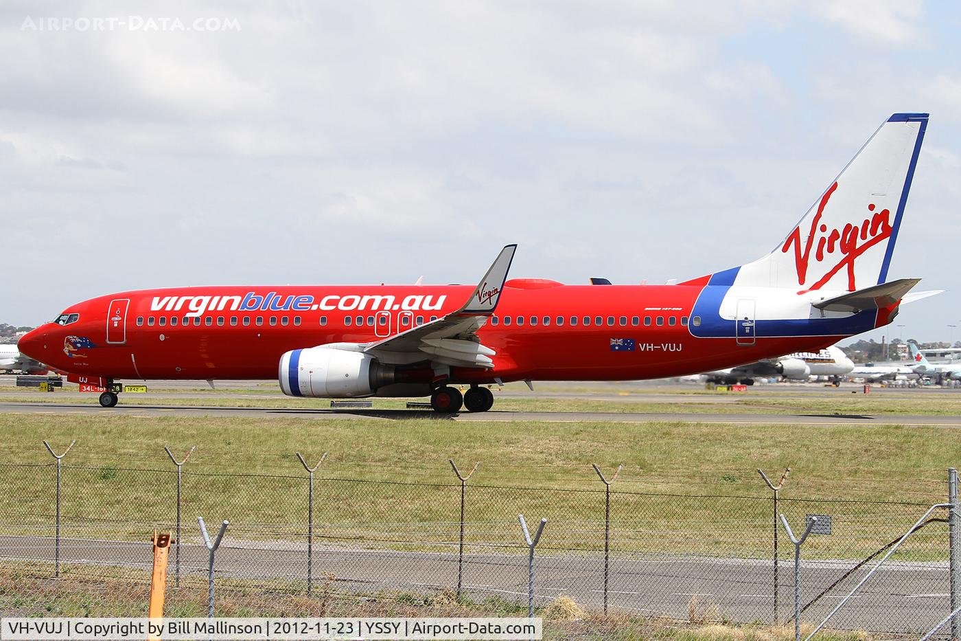 VH-VUJ, 2006 Boeing 737-8FE C/N 34443, taxi to 34R