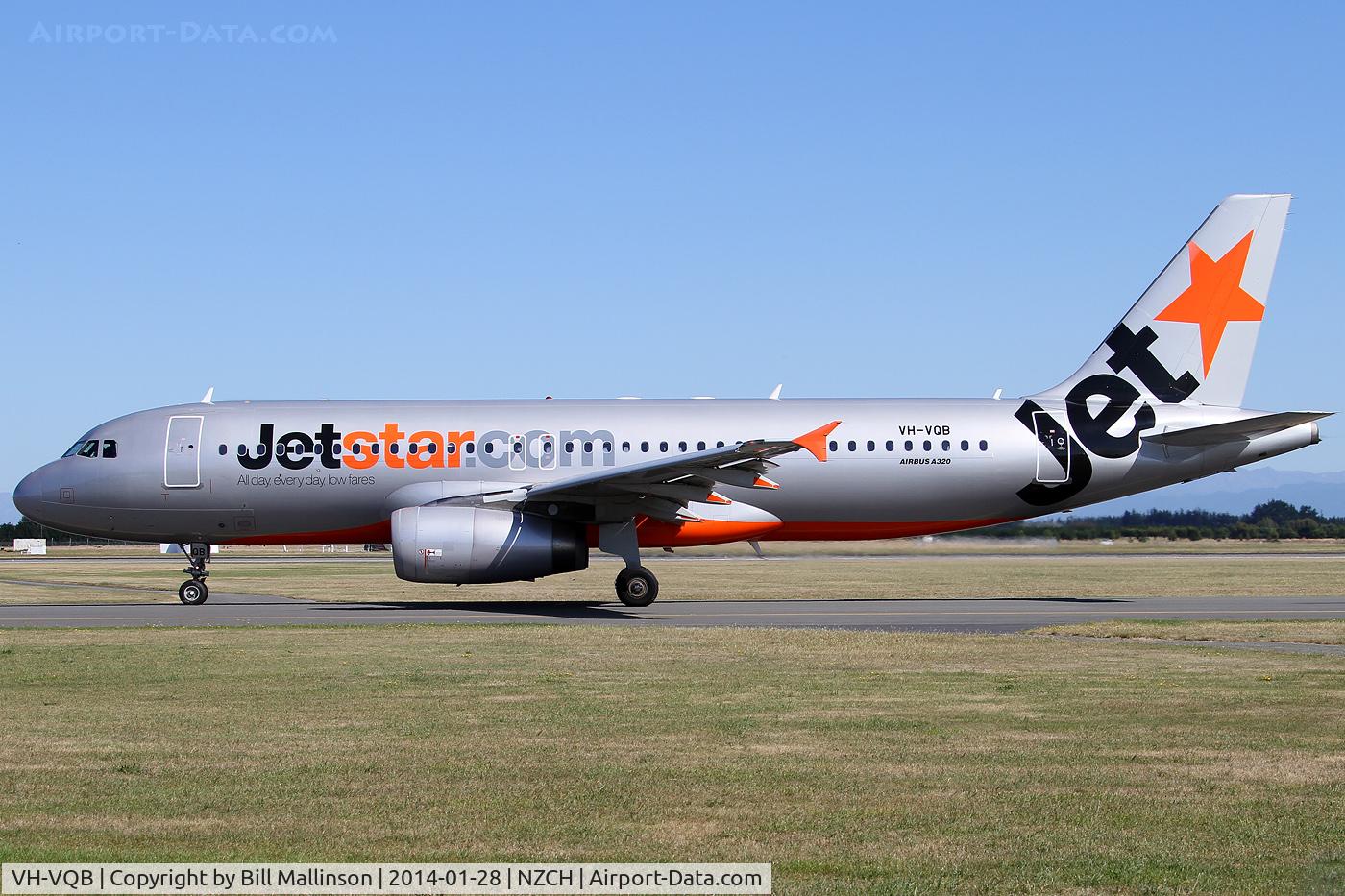 VH-VQB, 2009 Airbus A320-232 C/N 3743, taxi to 02