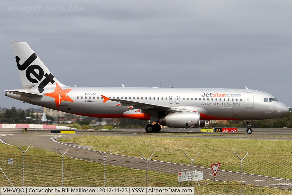 VH-VQO, 2000 Airbus A320-232 C/N 2587, taxi from 34R