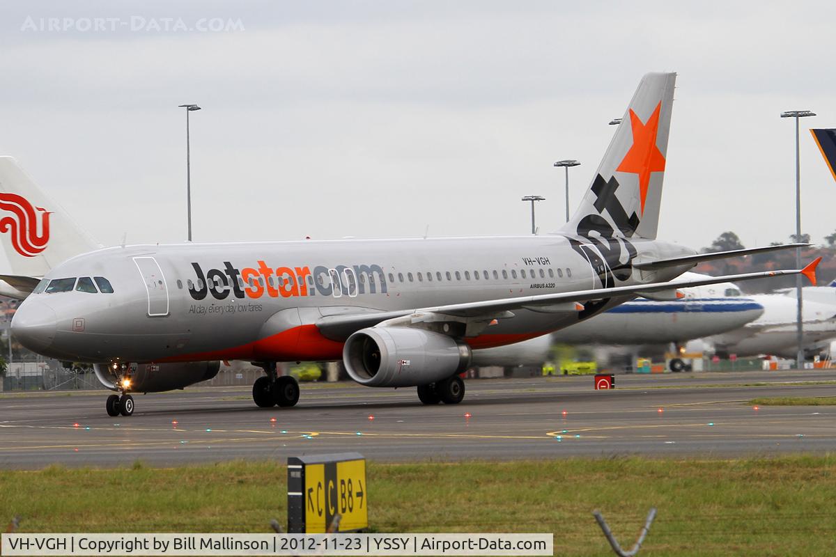 VH-VGH, 2010 Airbus A320-232 C/N 4495, taxi to 34R