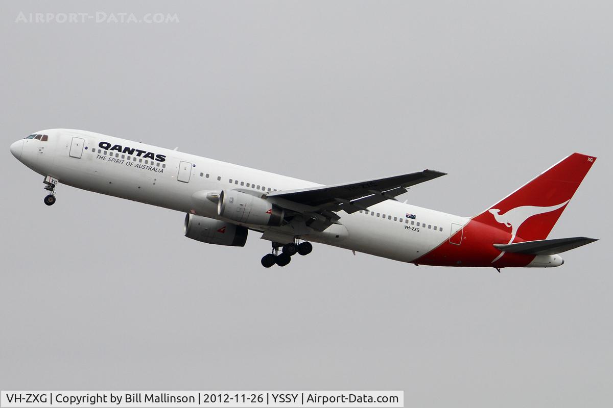 VH-ZXG, 1992 Boeing 767-336/ER C/N 25443, away from 16R
