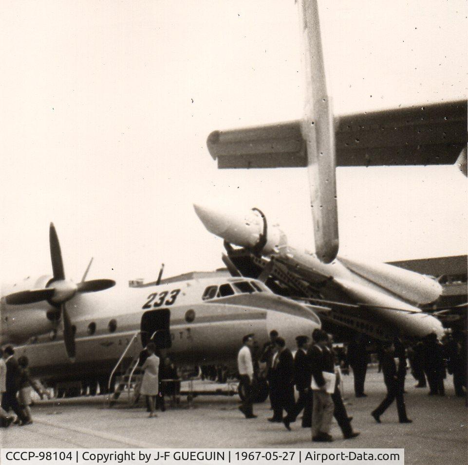CCCP-98104, 1966 Antonov An-24V C/N 67302310, At Paris-Le Bourget Airshow 1967