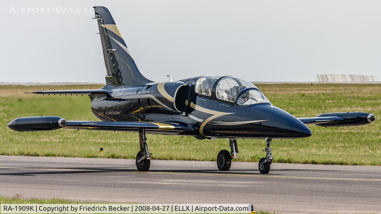 RA-1909K, Aero L-39C Albatros C/N 432936, taxying to the active