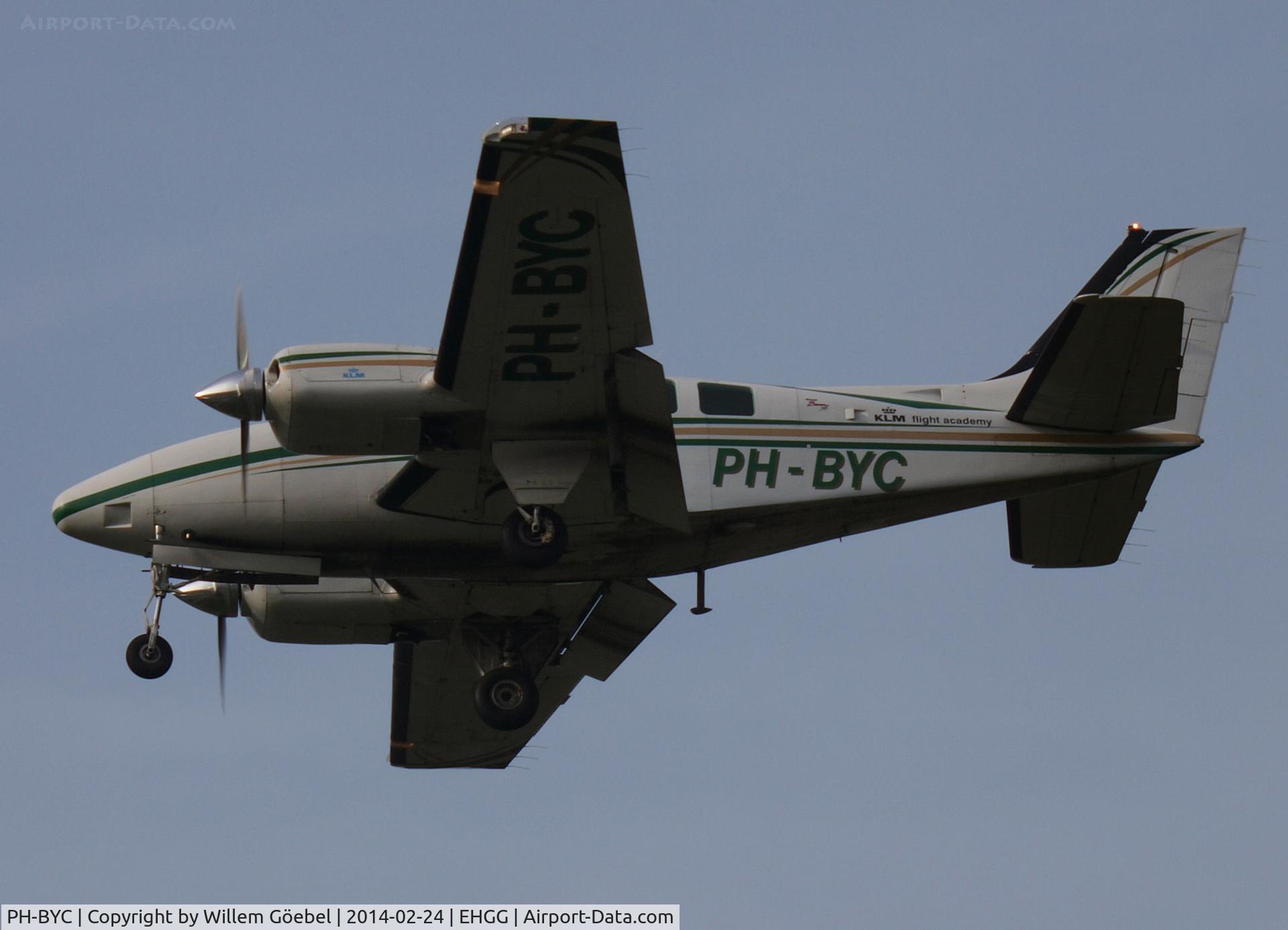 PH-BYC, 1997 Raytheon 58 C/N TH-1922, Prepare for landing on Eelde Airport