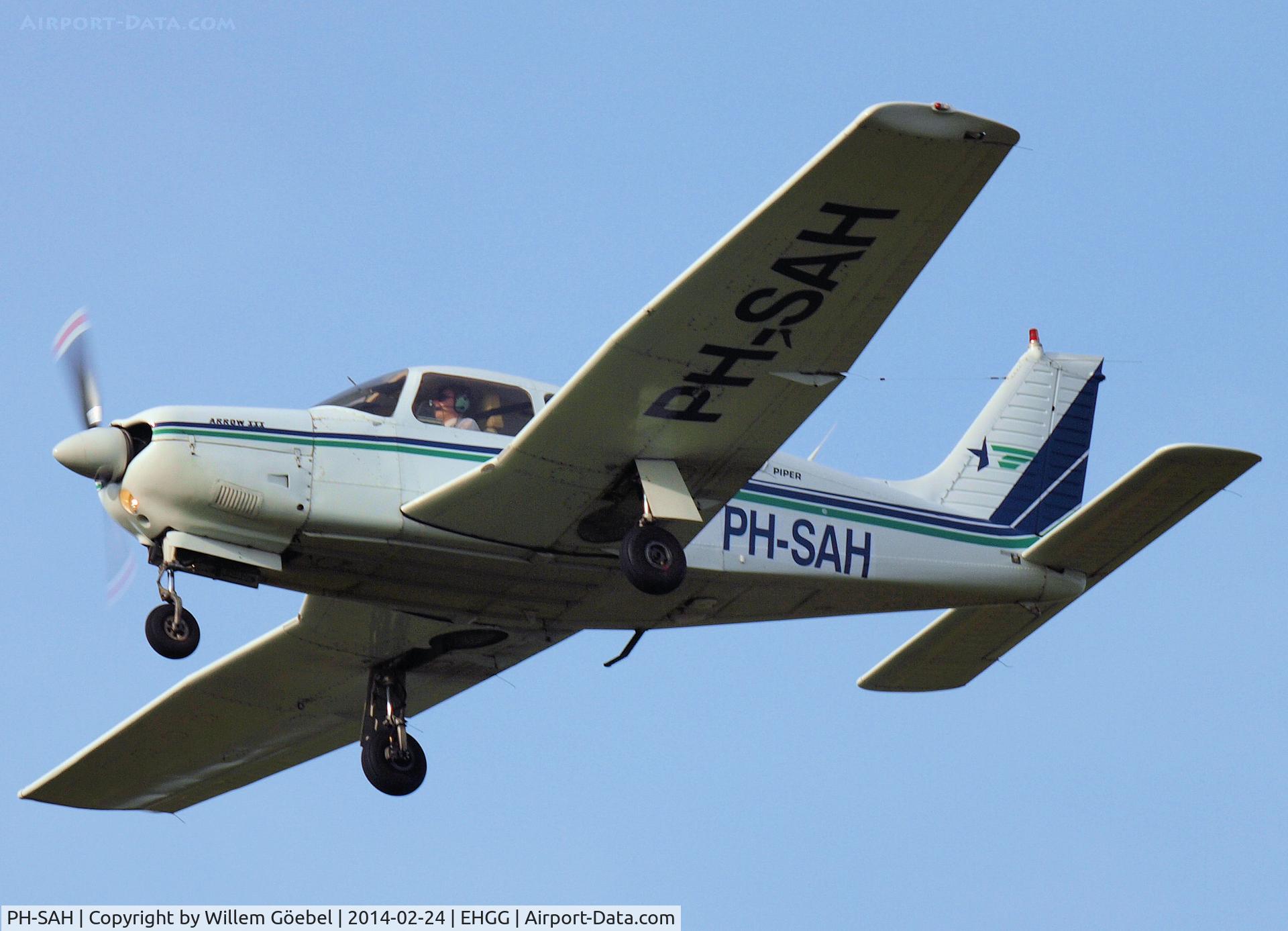 PH-SAH, 1978 Piper PA-28R-201 Cherokee Arrow III C/N 28R-7837120, Prepare for landing on Eelde Airport