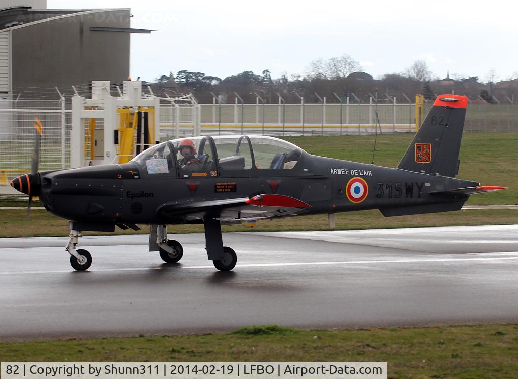 82, Socata TB-30 Epsilon C/N 82, Taxiing to the military area...