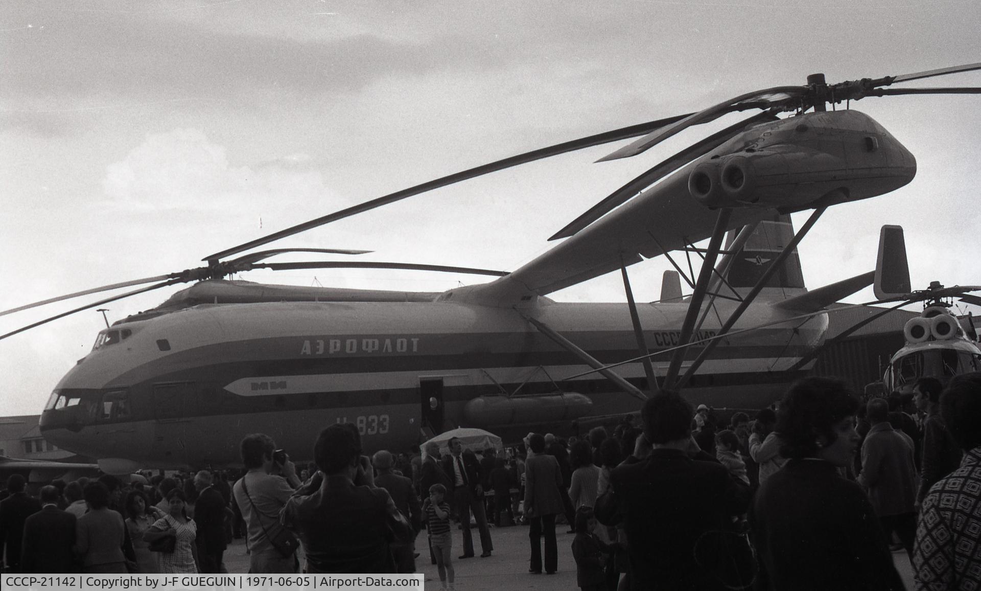 CCCP-21142, 1967 Mil V-12 C/N Prototype #1, At Paris-Le Bourget Airshow 1971