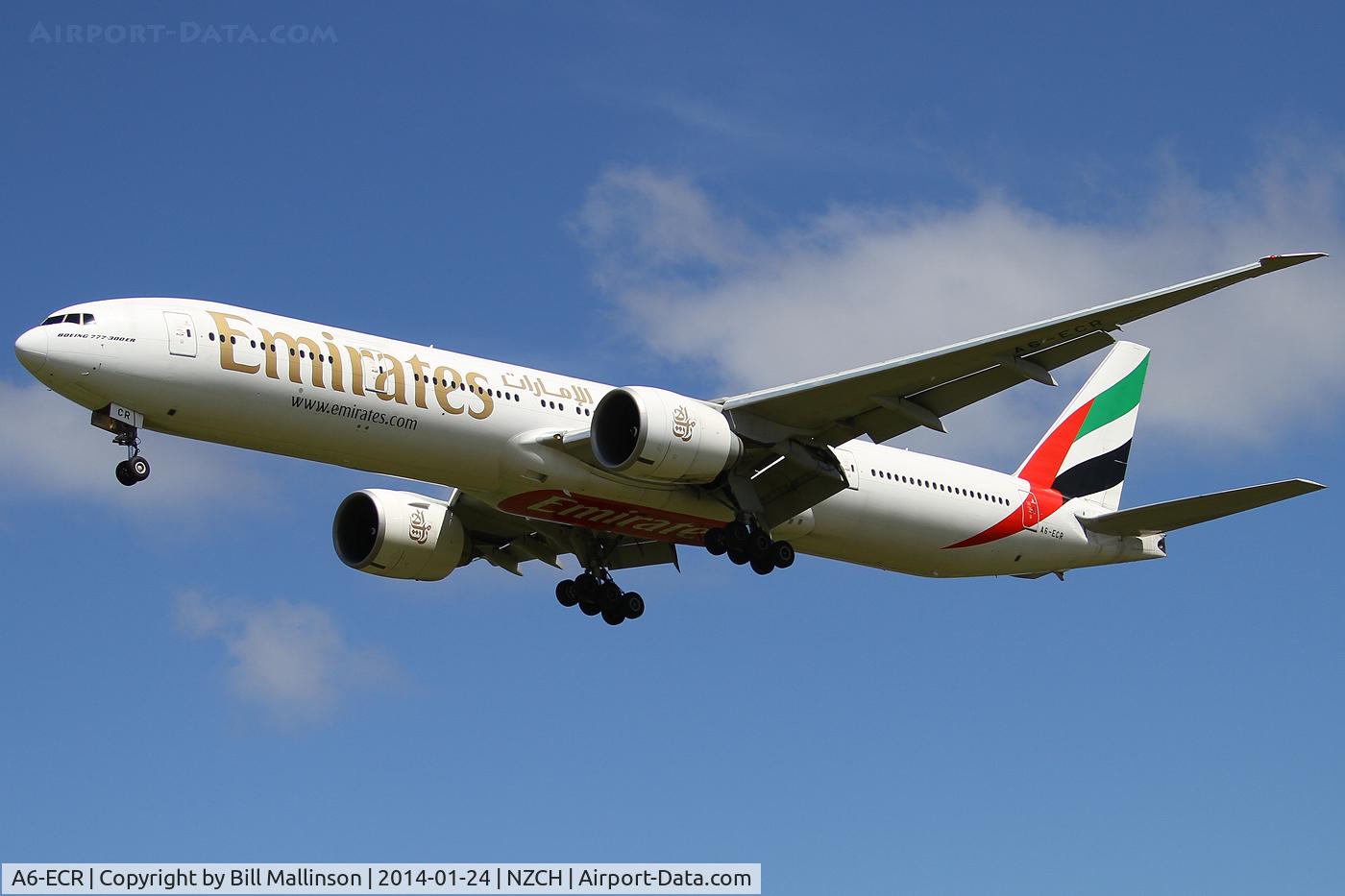 A6-ECR, 2009 Boeing 777-31H/ER C/N 35592, finals to 02