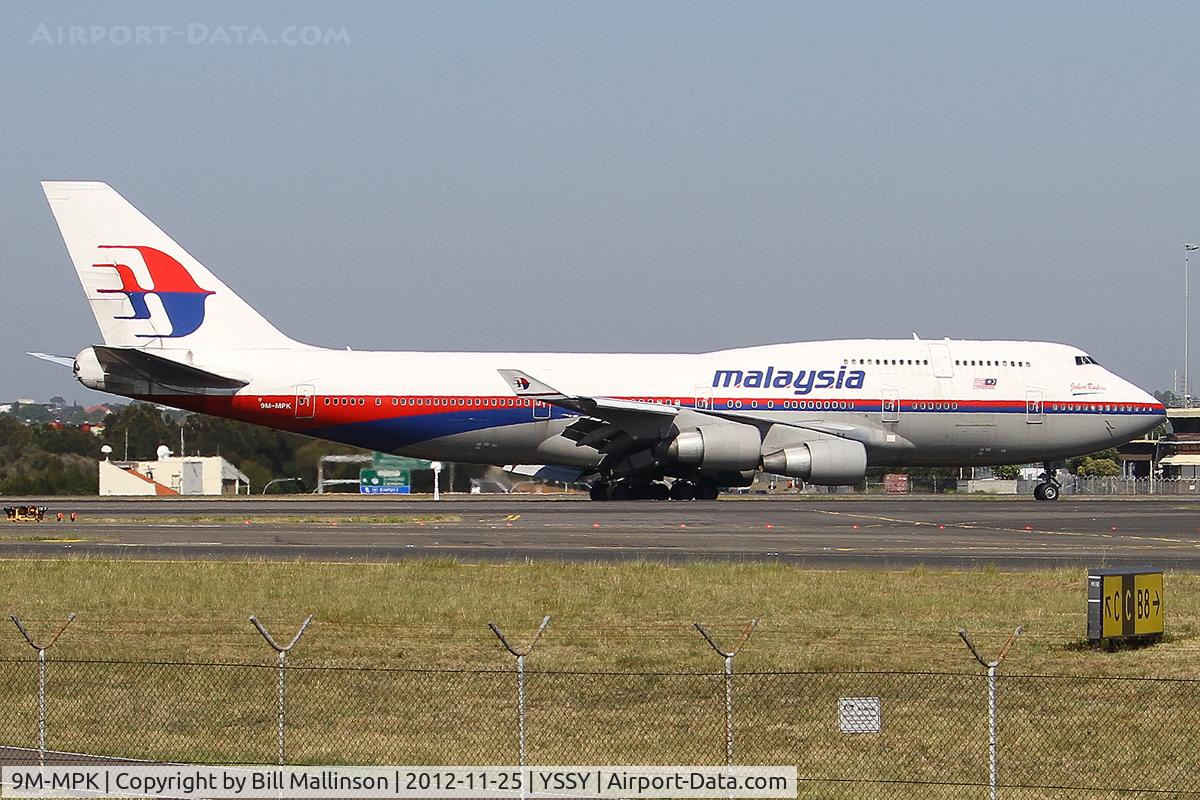 9M-MPK, 1998 Boeing 747-4H6 C/N 28427, taxi from 34L