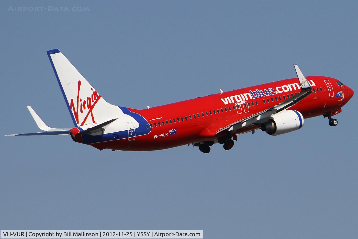 VH-VUR, 2009 Boeing 737-8FE C/N 36606, away from 34L