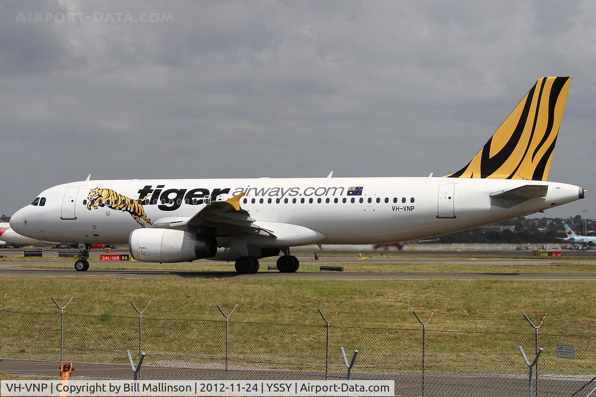 VH-VNP, 2006 Airbus A320-232 C/N 2952, taxiing to 34R