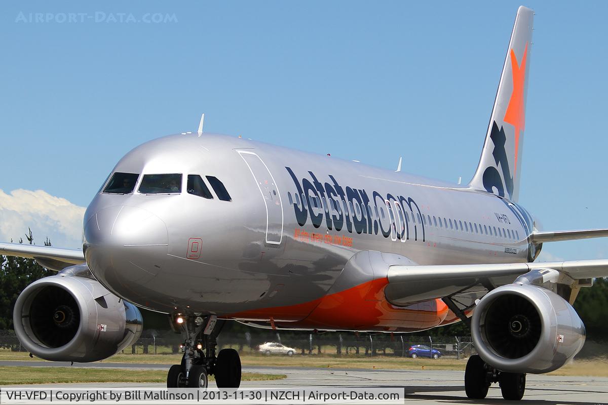 VH-VFD, 2011 Airbus A320-232 C/N 4922, taxi from 29