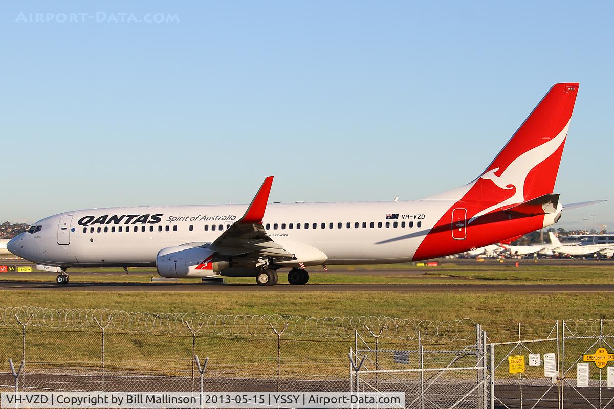VH-VZD, 2008 Boeing 737-838 C/N 34198, taxi to 34R
