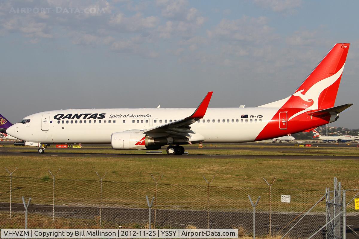 VH-VZM, 2011 Boeing 737-838 C/N 34192, taxiing to 34R