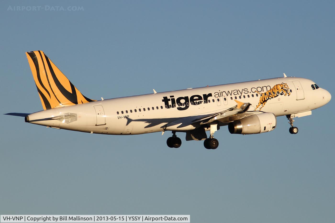 VH-VNP, 2006 Airbus A320-232 C/N 2952, away from 34L