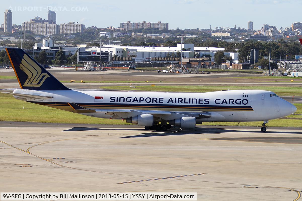 9V-SFG, 1998 Boeing 747-412F/SCD C/N 26558, taxi to 16L