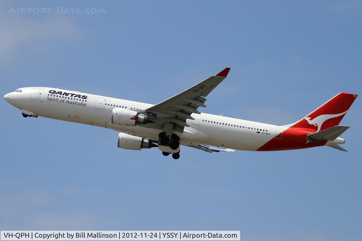 VH-QPH, 2005 Airbus A330-303 C/N 0695, away from 34L