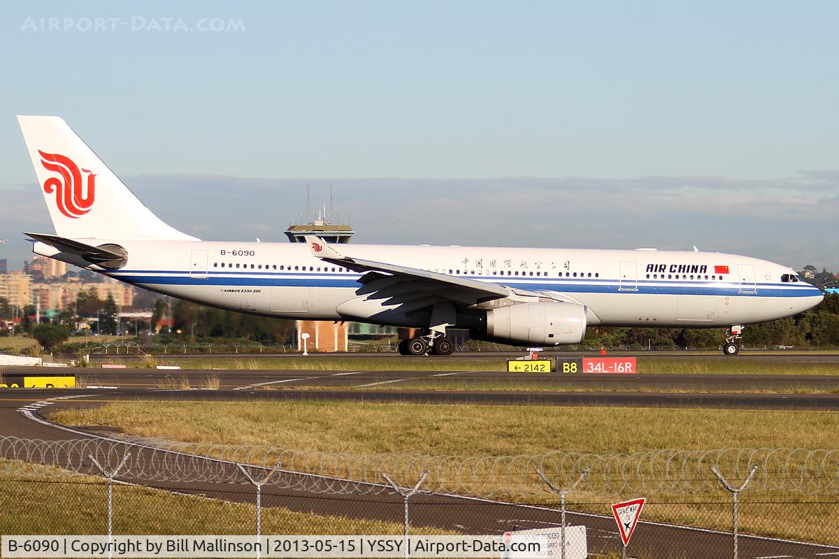 B-6090, 2007 Airbus A330-243 C/N 860, taxi from 34L