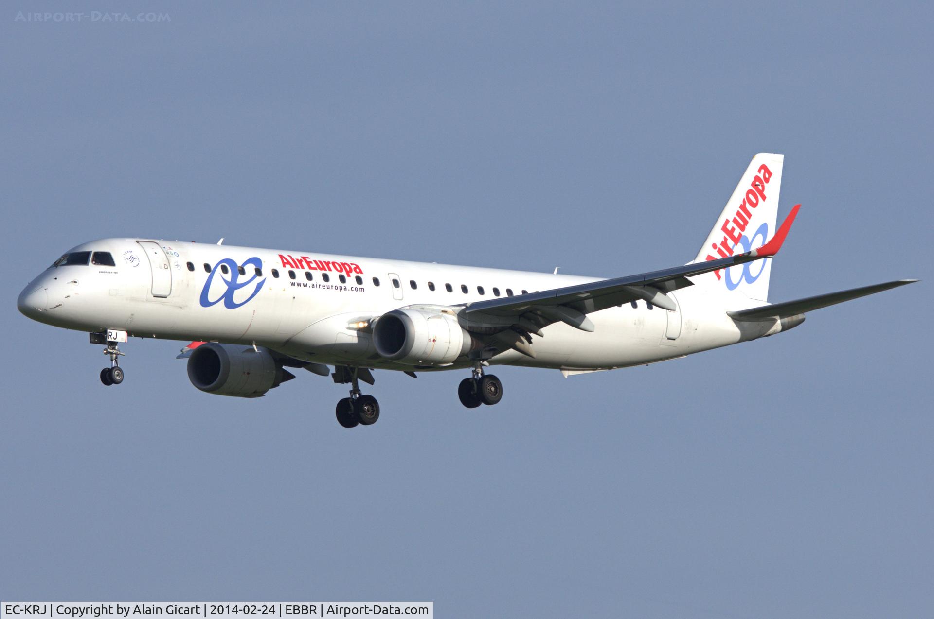 EC-KRJ, 2008 Embraer 195LR (ERJ-190-200LR) C/N 19000196, Landing