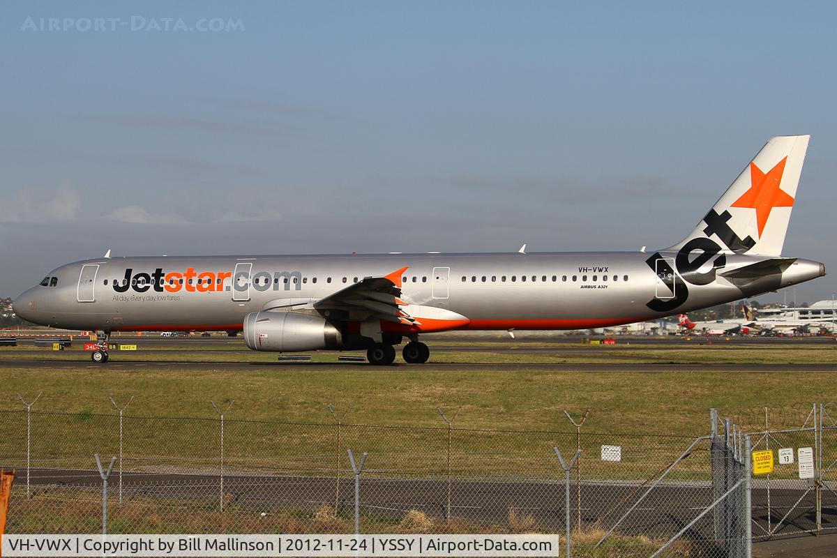 VH-VWX, 2009 Airbus A321-231 C/N 3899, taxiing to 34R