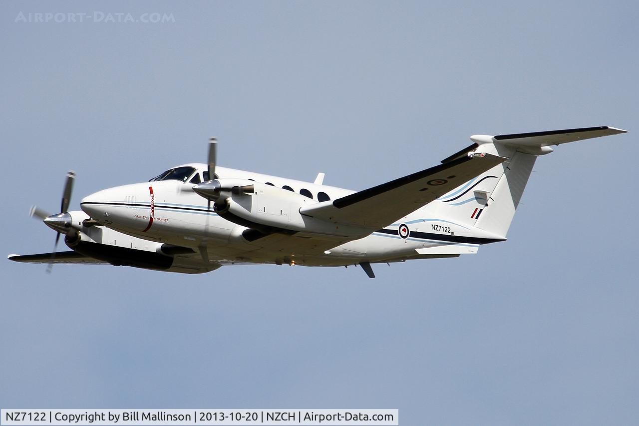 NZ7122, Beechcraft Beech 200 C/N BB-1944, away from 02