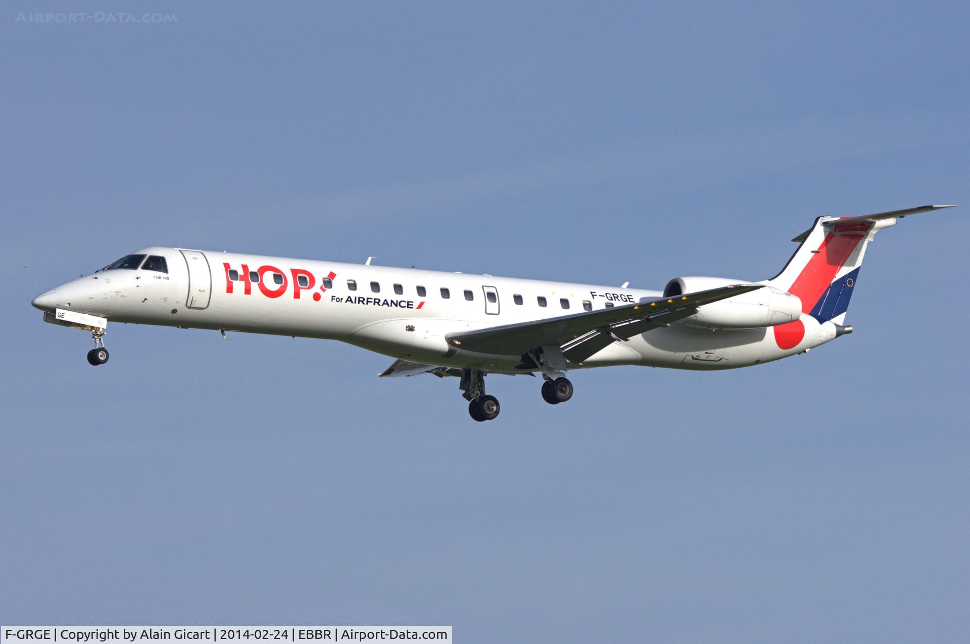 F-GRGE, 1998 Embraer EMB-145EU (ERJ-145EU) C/N 145047, Landing