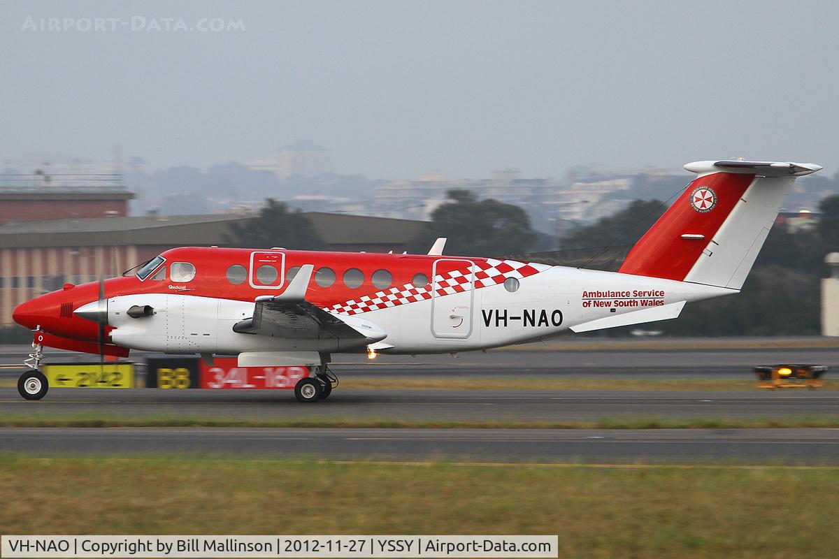 VH-NAO, Hawker Beechcraft B350C King Air (B300C) C/N FM-49, taxiing to 34R