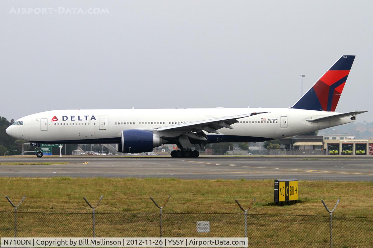 N710DN, 2010 Boeing 777-232/LR C/N 40560, down onto 16R