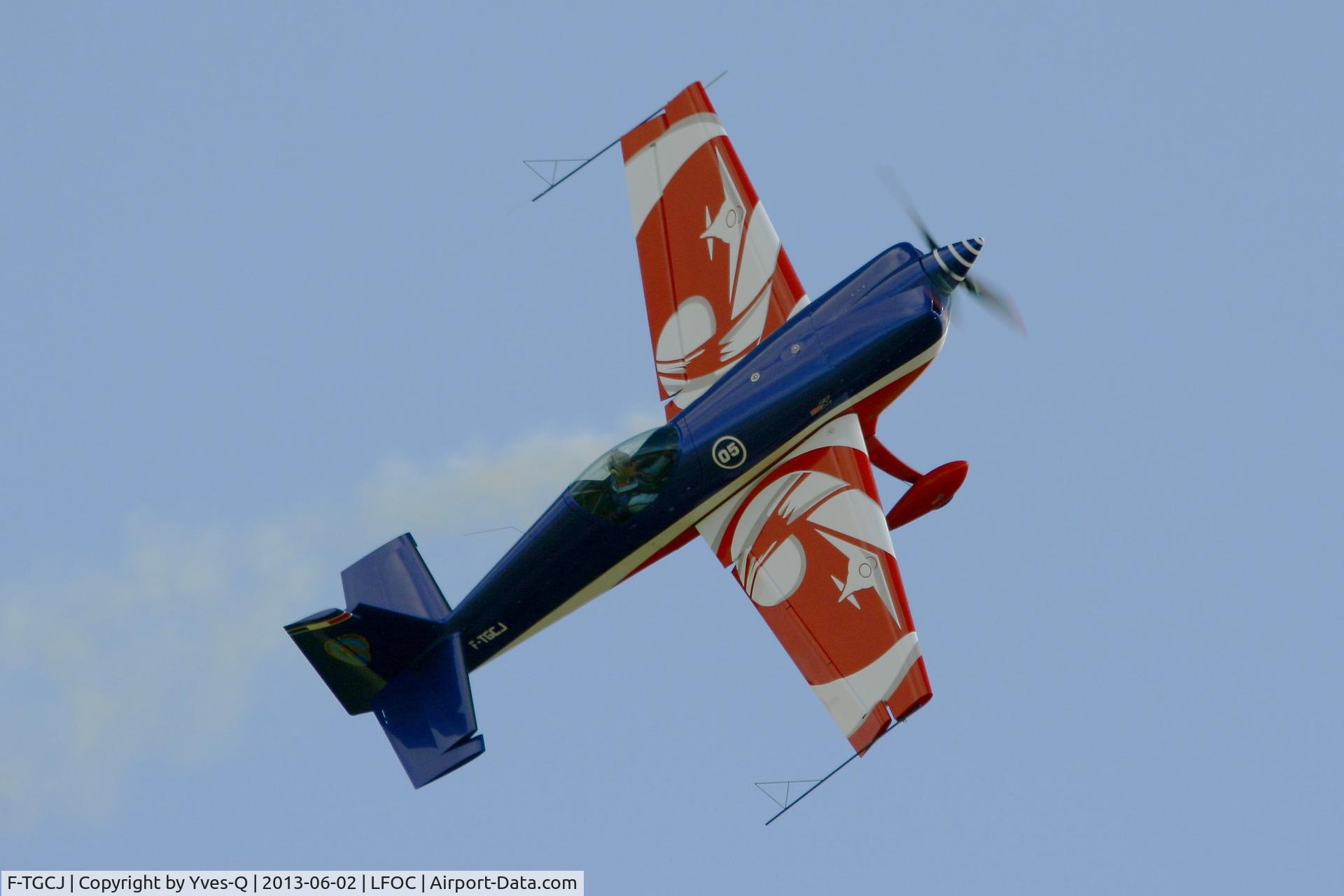 F-TGCJ, Extra EA-330SC C/N 05, Extra EA-330SC, Solo display, Châteaudun Air Base 279 (LFOC) Open day 2013