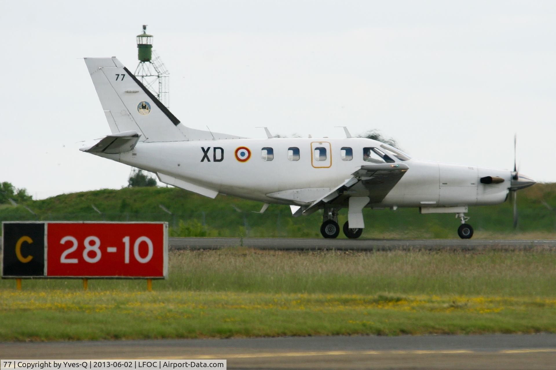 77, Socata TBM-700A C/N 77, Socata TBM-700A, Landing Rwy 28, Châteaudun Air Base 279 (LFOC) open day 2013