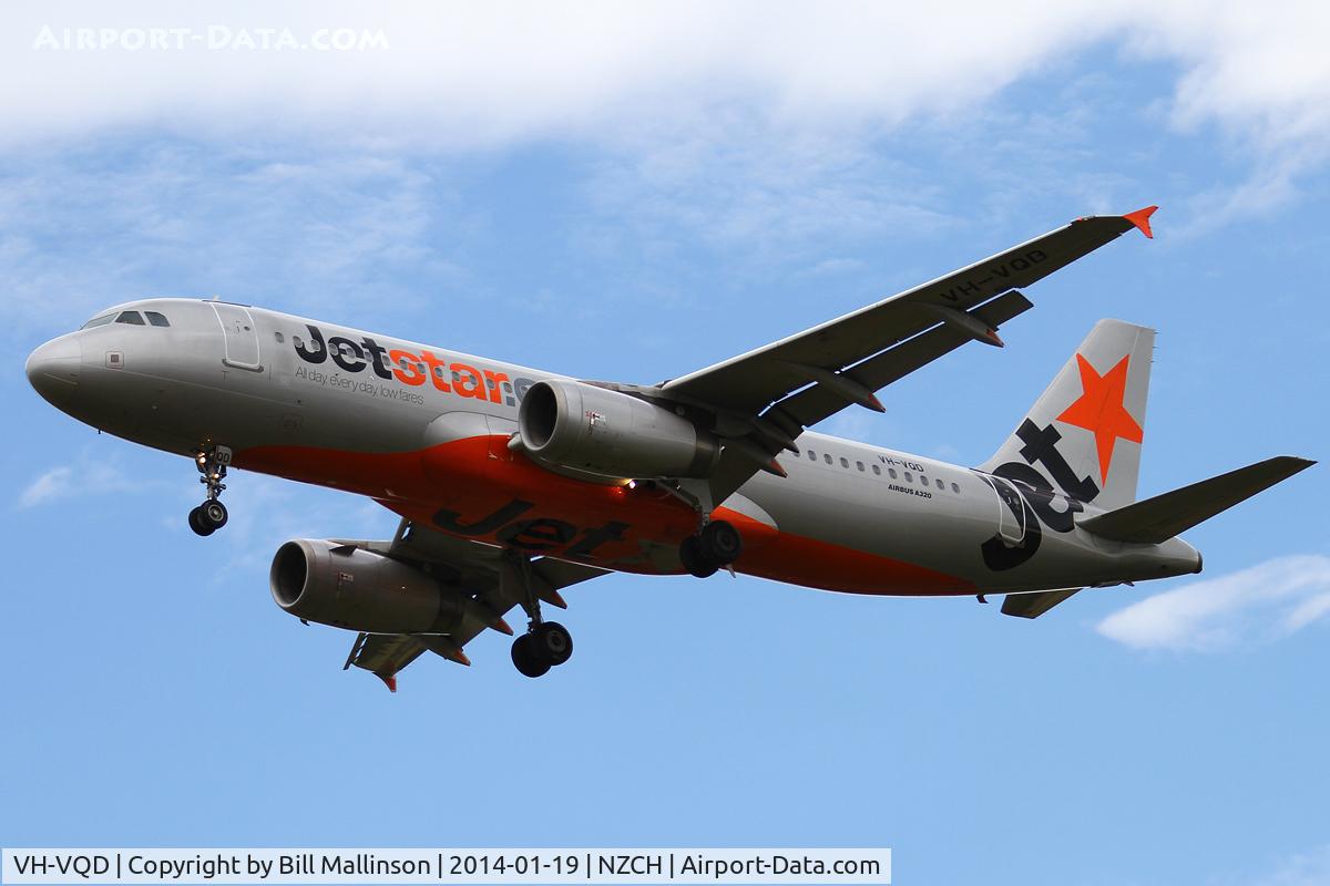 VH-VQD, 2008 Airbus A320-232 C/N 3547, finals to 02