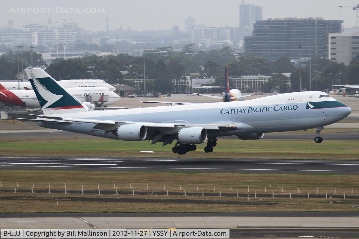 B-LJJ, 2012 Boeing 747-867F/SCD C/N 39246, kissing 16R